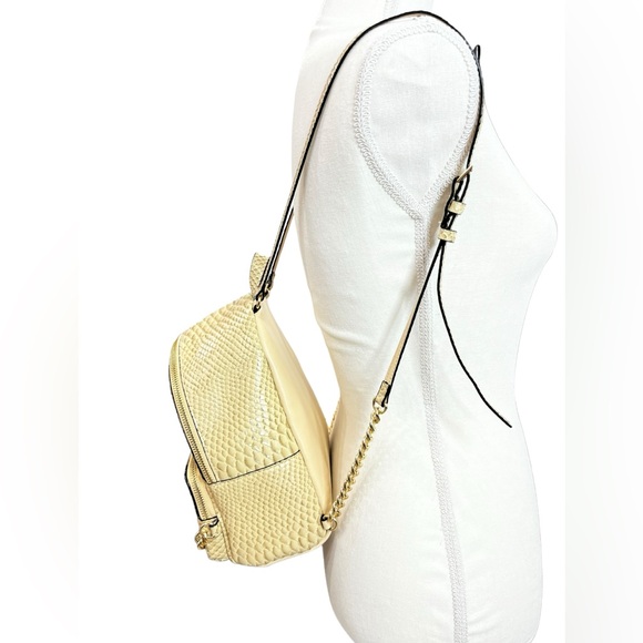Victoria’s Secret Snakeskin Gold Backpack. Adjustable straps - Picture 3 of 15